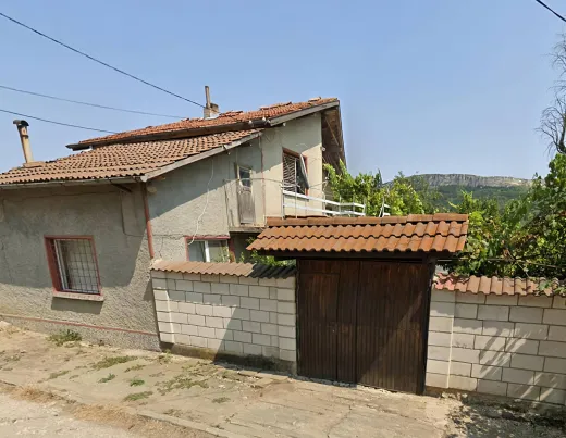 Продава Къща 980кв-Мадара Община Шумен Област Шумен-България