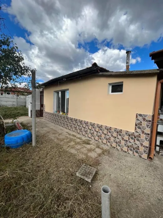 Дава под наем Къща 1100кв-Момино село Община Раковски Област Пловдив-България