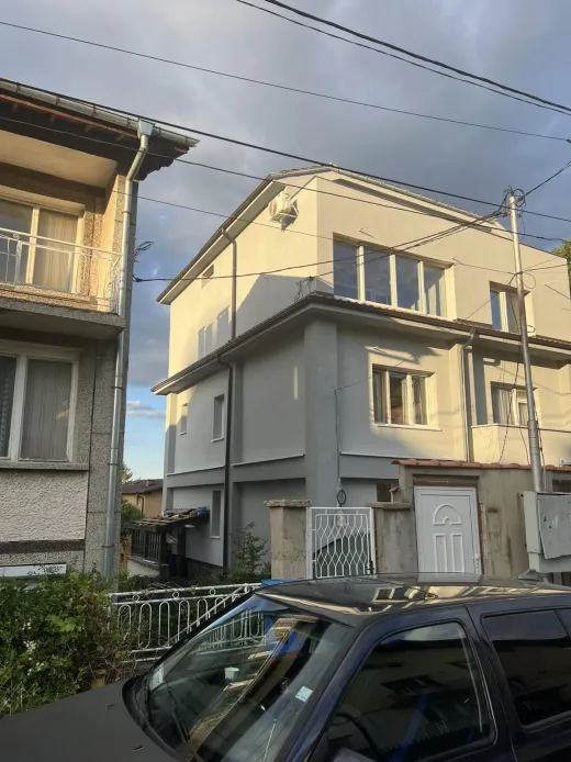 Продава Тристаен апартамент 91кв-София Община Столична Област София (столица)-България